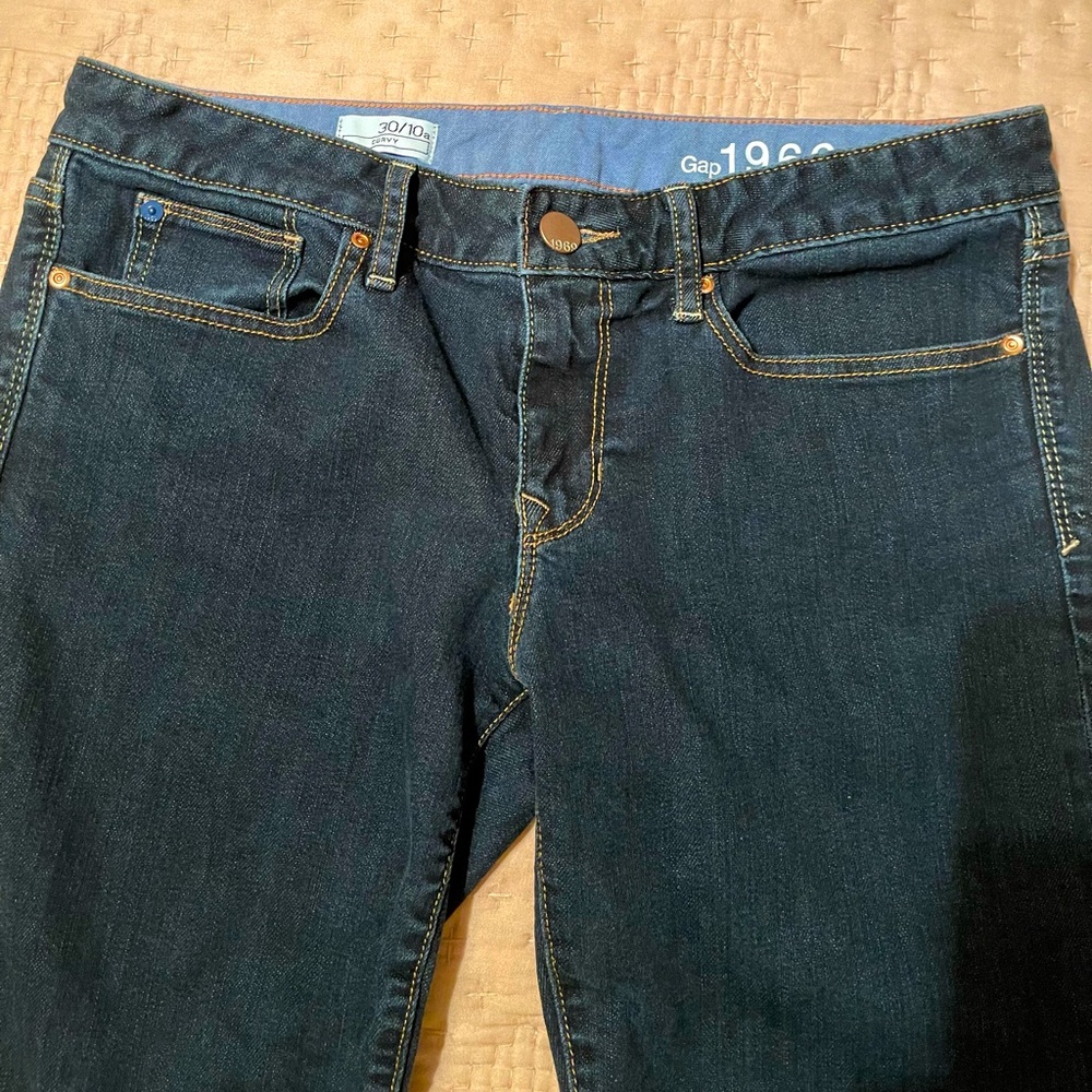 NWOT Women’s GAP 1969 Curvy Dark Wash Denim Jeans. Size 30